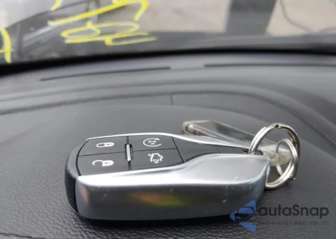 2018 Maserati Levante из США, поврежденный, VIN ZN661XUA6JX303617